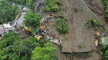 Mudslide Swallows Bus: షాకింగ్ వీడియో, కొలంబియాలో రహదారిపై వెళుతున్న బస్సుపై విరిగిపడిన కొండ చరియలు, 34 మంది మృతి, మృతుల్లో ఎనిమిది మంది చిన్నారులు