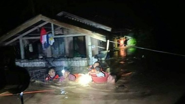 Philippines Floods: ఫిలిప్పీన్స్‌‌ను ముంచెత్తిన భారీ వరదలు, 13 మంది మృతి, 23 మంది గల్లంతు, 45 వేల మందికిపైగా ప్రజలు నిరాశ్రయులు