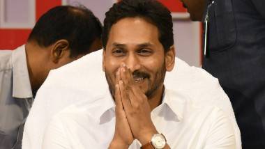 Jagan Birthday Celebrations Video: వీడియో, సీఎం నివాసంలో ఘనంగా వైఎస్ జగన్ జన్మదిన వేడుకలు, హాజరైన రాష్ట్ర మంత్రులు, రాష్ట్ర డీజీపీ, సీఎస్ తదితరులు