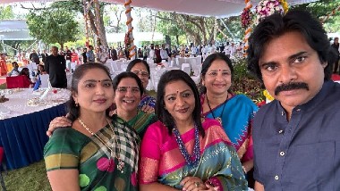 Pawan Selfie: బొల్లారం రాష్ట్రపతి నిలయంలో పవన్ కల్యాణ్ సెల్ఫీ... ఫొటో ఇదిగో!
