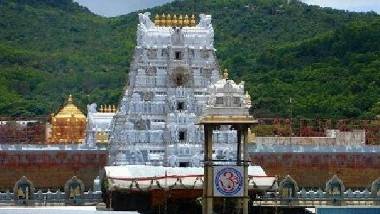 Tirumala Update: తిరుమలలో నేడు కూడా కొనసాగుతున్న భక్తుల రద్దీ.. స్వామివారి సర్వదర్శనానికి 20 గంటల సమయం.. నిండిపోయిన వైకుంఠం క్యూ కాంప్లెక్స్