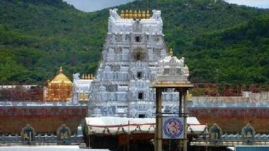 Tirumala Rush: తిరుమలలో కొనసాగుతున్న భక్తుల రద్దీ.. శ్రీవారి దర్శనానికి 20 గంటలు.. రేపు వీఐపీ దర్శనాలు రద్దు