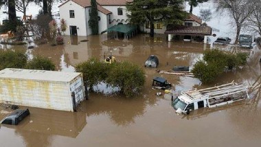 California Floods: భారీ వరదలతో వణుకుతున్న అమెరికా, జలదిగ్భంధంలో చిక్కుకున్న కాలిఫోర్నియా, లాస్‌ ఏంజెలిస్‌, ప్రజలను సురక్షిత ప్రాంతాలకు తరలిస్తున్న అధికారులు