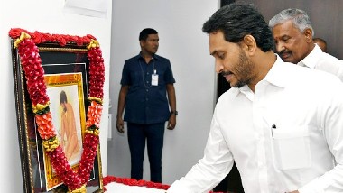 Yogi Vemana Birth Anniversary: యోగి వేమన జయంతి సందర్భంగా పుష్పాంజలి ఘటించిన సీఎం జగన్, ఏపీలో ప్రతి ఏటా జనవరి 19న అధికారికంగా యోగి వేమన జయంతి
