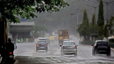 Andhra Pradesh Rains: వీడియో ఇదిగో, విజయవాడలో భారీ వర్షం, చుట్టుగుంటలో కురిసిన వర్షానికి జలమయమైన రోడ్లు