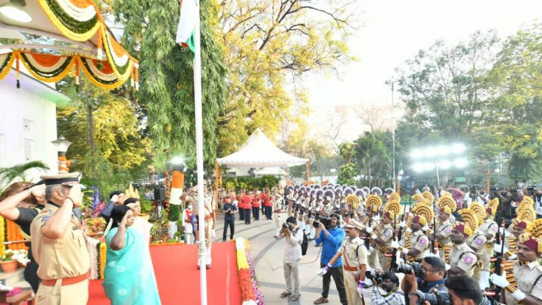 Republic Day Celebrations: అన్ని రంగాల్లో హైదరాబాద్ భేష్, రాజ్‌భవన్‌లో జాతీయ జెండా ఆవిష్కరించిన గవర్నర్ తమిళిసై, నాటు నాటు టీమ్‌కు సత్కారం చేసిన గవర్నర్