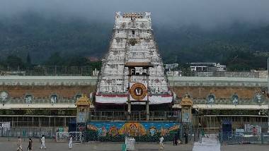 Tirumala Special Darshan Tickets: ఏప్రిల్ నెల శ్రీవారి ప్రత్యేక దర్శన టికెట్లు నేడు విడుదల.. ఈ ఉదయం 11 గంటలకు ఆన్ లైన్ లో.. ఆన్ లైన్ ద్వారానే బుక్ చేసుకోవాలన్న టీటీడీ