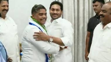 Former TDP MLA Joins YSRCP: జయమంగళ వెంకటరమణకు వైసీపీ కండువా కప్పి పార్టీలోకి ఆహ్వానం పలికిన సీఎం జగన్, వీడియో ఇదిగో..