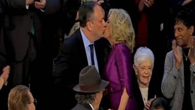 Jill Biden kisses Kamala Harris' Husband: కమలా హారిస్ భర్త పెదవులపై ముద్దు పెట్టిన అమెరికా ప్రథమ మహిళ జిల్ బిడెన్, ఫోటో సోషల్ మీడియాలో వైరల్