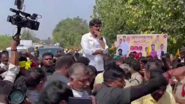 Nara Lokesh's Padayatra: లోకేష్ పాదయాత్రలో పోలీసులు,టీడీపీ కార్యకర్తల మధ్య తీవ్ర వాగ్వాదం, మీ సొంత రాజ్యాంగంతో మాకు పనిలేదని నారా లోకేష్ విమర్శలు