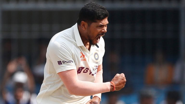 Umesh Yadav Bowls Video: వీడియో ఇదే.. నిప్పులు చెరిగే బంతులతో స్టార్క్‌ను క్లీన్‌బౌల్డ్‌ ఉమేష్ యాదవ్, గాల్లో పల్టీలు కొడుతూ నాట్యం చేసిన వికెట్లు, స్వదేశంలో 100 వికెట్ల క్లబ్‌లోకి యాదవ్