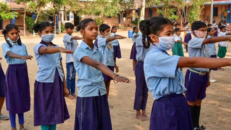 Telangana Schools Reopen: తెలంగాణలో తెరుచుకున్న పాఠశాలలు, పిల్లలను బడికి పంపేందుకు ఆసక్తి చూపని తల్లిదండ్రులు, వేసవి తీవ్రత కొనసాగడమే కారణం