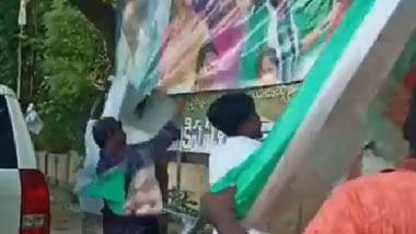 MLA Sridevi's Office Attacked: వీడియో ఇదిగో, ఉండవల్లి శ్రీదేవి కార్యాలయంపై దాడి, పరిస్థితిని అదుపులోకి తీసుకువచ్చే ప్రయత్నం చేసిన పోలీసులు