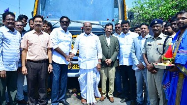 TSRTC AC Sleeper Buses: రోడ్డెక్కిన టీఎస్ఆర్టీసీ ల‌హ‌రి ఏసీ స్లీప‌ర్ బస్సులు, సీట్లను www.tsrtconline.in లో బుక్‌ చేసుకోవాలని సూచించిన సంస్థ ఎండీ సజ్జనార్