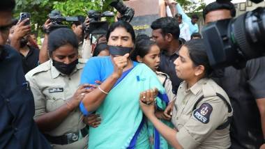 Sharmila Detained by Police: కేసీఆర్ ప్రభుత్వానికి వ్యతిరేకంగా షర్మిల ఆందోళన, అదుపులోకి తీసుకున్న ఢిల్లీ పోలీసులు, కాళేశ్వరం లిఫ్ట్‌ ఇరిగేషన్‌ ప్రాజెక్టులో అవకతవకలు ఆరోపణలు