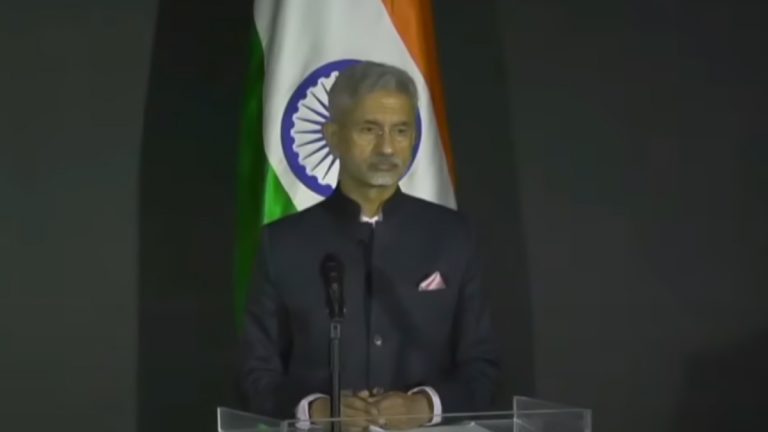 S Jaishankar Hits Hard At Pakistan:సీమాంతర ఉగ్రవాదాన్ని ఎగదోసే పొరుగు దేశాలతో మసులుకోవడం కష్టమే.. ఆ దేశం  మారుతుందని ఆశిస్తున్నాం.. పాక్ కు జైశంకర్ చురకలు.. పనామాలో మీడియాతో విదేశాంగ మంత్రి (వీడియోతో)