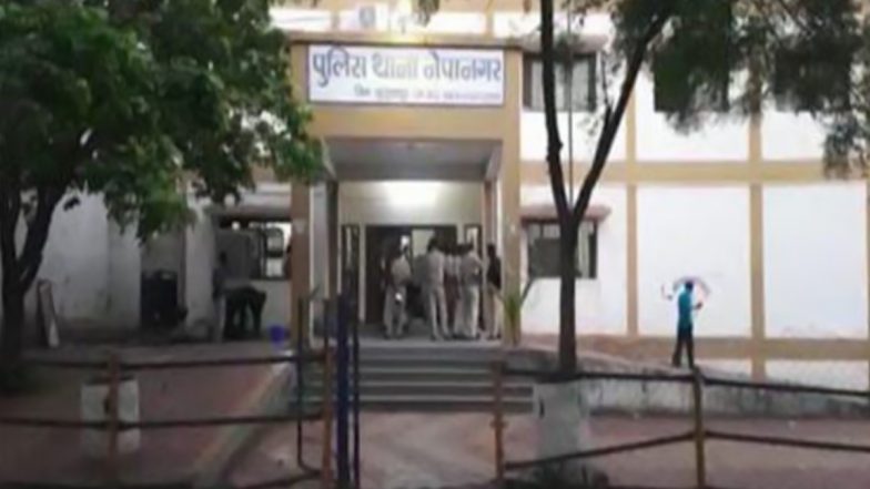 Madhya Pradesh: దారి దోపిడీ దొంగకోసం పోలీస్‌ స్టేషన్‌పై మూకుమ్మడి దాడి, నలుగురు పోలీసులను కొట్టి దొంగను విడిపించుకొని   వెళ్లిన 60 మంది ముఠా