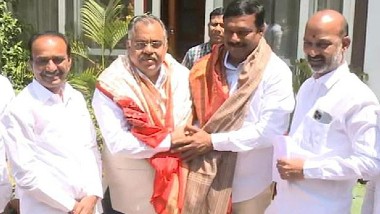 Alleti Maheshwar Reddy Joins BJP: తెలంగాణ కాంగ్రెస్‌కు మరో భారీ షాక్, పార్టీకి రాజీనామా చేసి బీజేపీలో చేరిన మాజీ ఎమ్మెల్యే ఏలేటి మహేశ్వర్‌ రెడ్డి