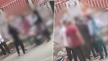 Girls Fight For Boyfriend: వీడియో ఇదిగో, ప్రియుడు కోసం నడిరోడ్డు మీద తలలు పగిలేలా కొట్టుకున్న అమ్మాయిలు, పోలీసులు రావడంతో అక్కడి నుంచి పరార్