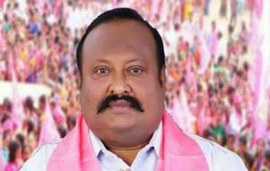 Karimnagar Minister Gangula Kamalakar: తెలంగాణ మంత్రి గంగుల కమలాకర్‌కు తప్పిన ప్రమాదం.. కుప్పకూలిన వేదిక, ఒక్కసారిగా కింద పడ్డ మంత్రి