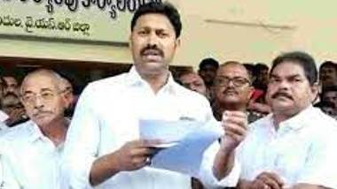 Vivekananda Reddy Murder Case: ఎంపీ అవినాష్‌రెడ్డి సీబీఐ విచారణ వాయిదా, రేపు ఉదయం 10. 30 గంటలకు రావాలంటూ మరో నోటీసు పంపిన సీబీఐ అధికారులు