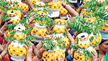 Telangana Bonalu: తెలంగాణలో జూన్ 22 నుంచి బోనాలు.. బోనాల ఏర్పాట్లపై మంత్రులు, అధికారులతో తలసాని సమీక్ష.. ఏర్పాట్ల కోసం మొత్తం రూ. 200 కోట్ల ఖర్చు