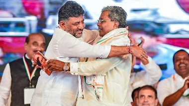Karnataka Election Results 2023: కర్ణాటకలో కాంగ్రెస్ ప్రభంజనం, బీజేపీ నుంచి ఎమ్మెల్యేలను కాపాడుకునేందుకు తమిళనాడుకు తరలింపు, హైదరాబాద్‌లో కాంగ్రెస్‌ నేతలు రూమ్స్‌ బుక్‌