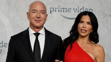 Jeff Bezos Engagement: ప్రియురాలితో 59 ఏళ్ల వయసులో జెఫ్ బెజోస్ నిశ్చితార్థం, భార్య మెకెంజీ స్కాట్‌తో విడాకుల తర్వాత డేటింగ్‌లో పడిన అమెజాన్ వ్యవస్థాపకుడు