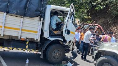 Maharashtra Road Accident: మహారాష్ట్రలో ఘోర రోడ్డు ప్రమాదం, ముంబై-నాసిక్ హైవేపై బస్సును ఢీకొట్టిన ట్రక్కు, 10 మందికి తీవ్ర గాయాలు