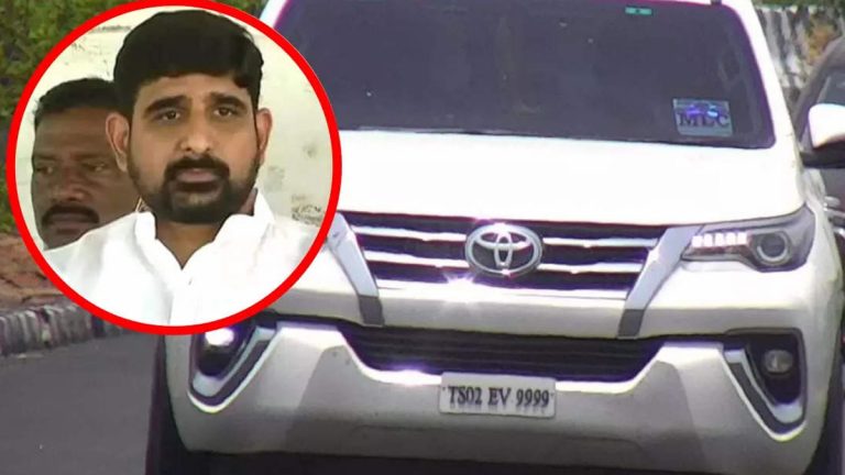 BRS MLC Kaushik Reddy Car Accident: బీఆర్ఎస్ ఎమ్మెల్సీ కౌశిక్ రెడ్డి ప్రయాణిస్తున్న కారుకు యాక్సిడెంట్.. బైక్ ను తప్పించే క్రమంలో రోడ్డు పక్కకు దూసుకెళ్లిన కారు.. ఎయిర్ బెలూన్ ఓపెన్ కావడంతో కౌశిక్ రెడ్డికి తప్పిన ప్రమాదం