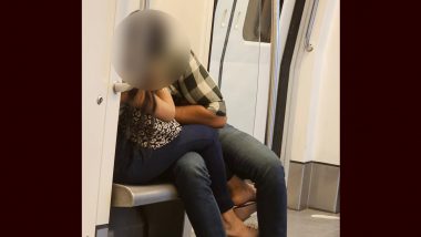 Delhi Metro Couple Kissing Video: వీడియో ఇదిగో, మెట్రో రైలులో లిప్ టూ లిప్ కిస్‌తో రెచ్చిపోయిన లవర్స్, వీడియో చూసి షాక్ తిన్న ఢిల్లీ రైల్వే అధికారులు