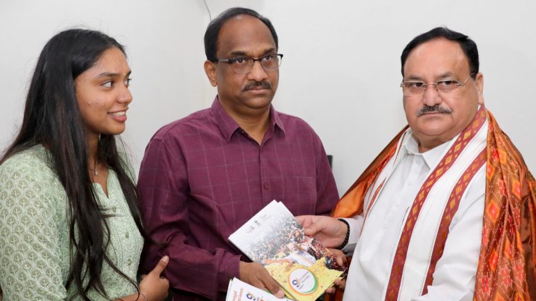 Prof.K.Nageshwar Met JP Nadda: హైదరాబాద్ లో ప్రొఫెసర్.కె.నాగేశ్వర్ ను కలిసిన బీజేపీ జాతీయ అధ్యక్షుడు జేపీ నడ్డా