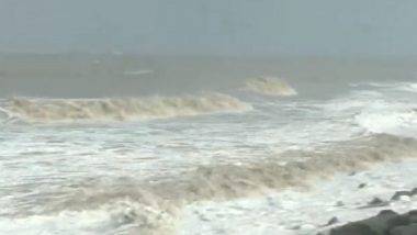 Andhra Pradesh Rains: ఉప్పాడ తీరంలో సముద్రం అల్లకల్లోలం, పలు తీరాల్లో పెద్ద ఎత్తున ఎగసిపడుతున్న రాకాసి అలలు, భారీ వర్షాలతో ఏపీ విలవిల