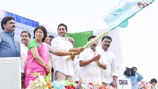 Clean Andhra Pradesh Mission: క్లీన్‌ ఆంధ్రప్రదేశ్‌, ఈ–ఆటోలను జెండా ఊపి ప్రారంభించిన ఏపీ సీఎం జగన్ మోహన్ రెడ్డి, తొలి దశలో 36 మున్సిపాల్టిలకు పంపిణీ