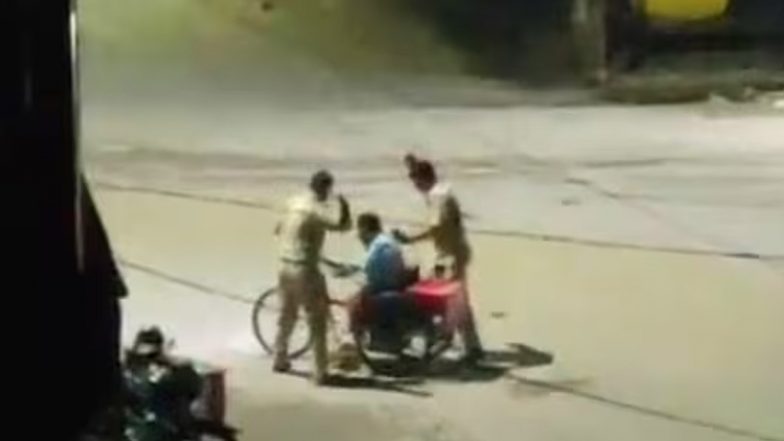 Uttar Pradesh Shocker: అయ్యా.. దాహం అవుతుంది కాస్త, మంచినీళ్లు ఇవ్వండని అడిగిన దివ్యాంగుడిపై ఇద్దరు ప్రాంతీయ రక్షక్ జవాన్ల దాడి.. ఉత్తరప్రదేశ్ లో దారుణ ఘటన.. వీడియోతో