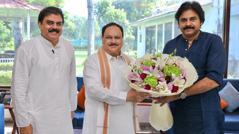 Pawan Kalyan Meets JP Nadda: బీజేపీ జాతీయ అధ్యక్షుడు జేపీ నడ్డాను కలిసిన పవన్ కళ్యాణ్, ఏపీలో తాజా రాజకీయ పరిస్థితులపై చర్చలు