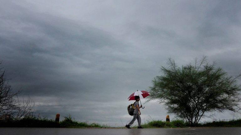 Rains in Telugu States: రేపు, ఎల్లుండి భారీ నుంచి అతి భారీ వర్షాలు.. తెలుగు రాష్ట్రాలకు వాతావరణ శాఖ హెచ్చరిక