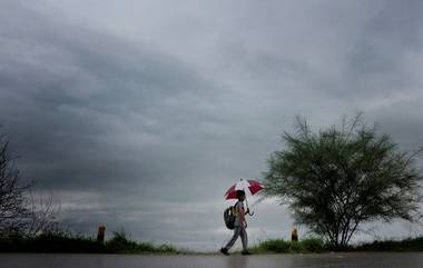 Telangana Weather Report: తెలంగాణకు ఎల్లో అలర్ట్, వచ్చే నాలుగు రోజుల పాటు పలు జిల్లాల్లో భారీ వర్షాలు, పిడుగులు పడే అవకాశం ఉందని తెలిపిన ఐఎండీ