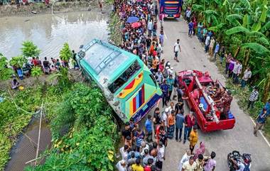 Road Accident: చెరువులో పడిన బస్సు.. 17 మంది జల సమాధి.. మరో 35 మందికి తీవ్ర గాయాలు.. బంగ్లాదేశ్‌లో ఘటన