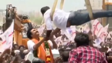 Video: అభిమానమా లేక పిచ్చా..క్రేన్ మీద వచ్చి శాలువా కప్పిన పవన్ కల్యాణ్‌ అభిమాని, భిన్నంగా స్పందిస్తున్న నెటిజన్లు