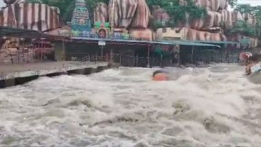 Telangana Floods: వీడియో ఇదిగో, నీట మునిగిన ఏడుపాయల దుర్గమ్మ దేవాలయం, దుర్గ భవాని ఆలయం చుట్టూ భారీ వరద