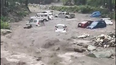 Himachal Floods: వీడియో ఇదిగో, భారీ వరదలకు బియాస్ నదిలో కొట్టుకుపోతున్న పర్యాటకుల కార్లు, హిమాచల్ రాష్ట్రాన్ని వణికిస్తున్న భారీ వర్షాలు