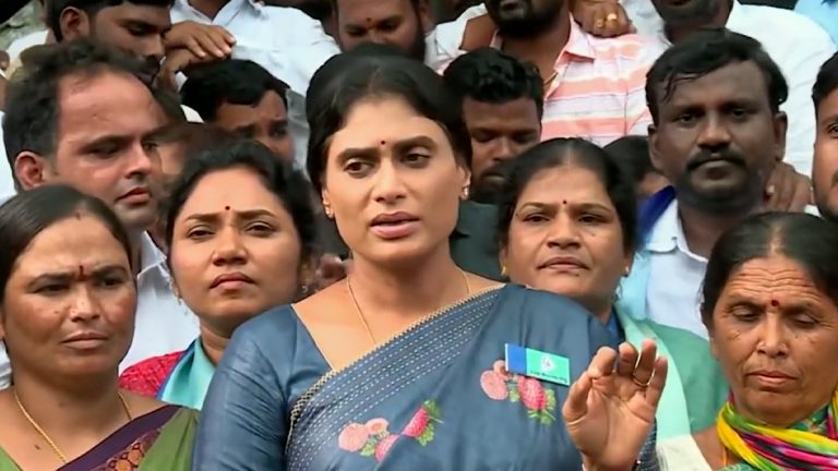 Congress Chalo Secretariat Protest: షర్మిల అరెస్ట్, వెంటనే విడుదల, ఒక్కహామీని నెరవేర్చని జగన్ వైఎస్‌ఆర్‌ వారసుడినని ఎలా ప్రకటించుకుంటారని మండిపాటు