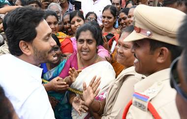 CM Jagan Congratulates to Kunavaram SI: గోదావరి వరదల్లో సాహసోపేతంగా రెస్క్యూ ఆపరేషన్, కూనవరం ఎస్సై బి.వెంకటేష్‌కు సీఎం జగన్ అభినందనలు