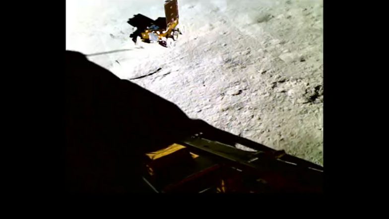 Chandrayaan-3 Mission: రోవర్ ప్రజ్ఞాన్ కొత్త వీడియో ఇదిగో, అమ్మ ఆప్యాయంగా చూస్తుండగా.. పెరట్లో ఆడుకుంటున్న చంటిబిడ్డలా రోవర్‌ ఉంది కదా అంటూ ట్వీట్