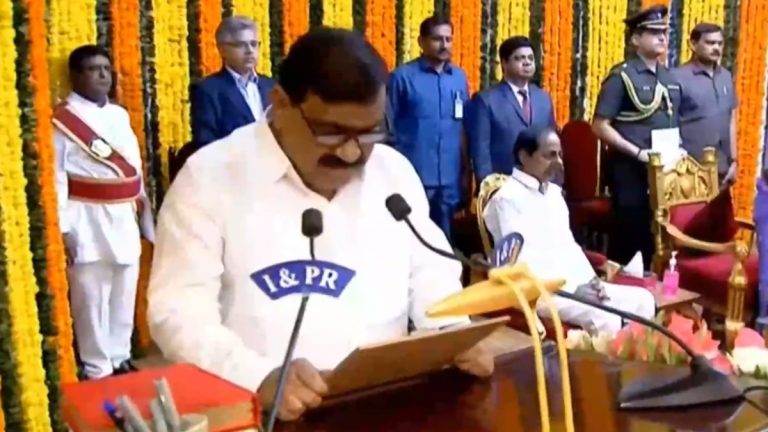 MLC Patnam Mahender Reddy Sworn: మంత్రిగా ప్రమాణాస్వీకారం చేసిన పట్నం మహేందర్‌రెడ్డి, ఈటల రాజేందర్‌ బర్తరఫ్‌తో ఖాళీ అయిన స్థానంలో అవకాశం