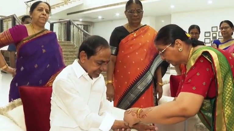 Rakhi Pournami 2023: వీడియో ఇదిగో, సీఎం కేసీఆర్‌కు రాఖీలు కట్టిన తోబుట్టువులు, ప్రగతి భవన్‌లో ఘనంగా రక్షాబంధన్ వేడుకలు