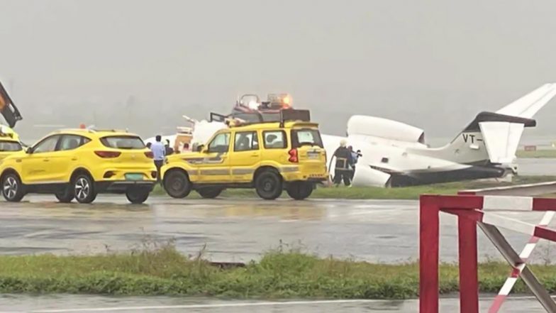 Plane Crash: రన్‌ వే పై జారి రెండు ముక్కలైన విశాఖ-ముంబై ప్రైవేటు విమానం.. ప్రతికూల వాతావరణం కారణంగా ప్రమాదం.. విమానంలోని ఎనిమిది మందికి స్వల్ప గాయాలు.. వీడియోతో..