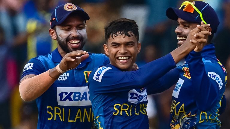 Sri Lanka Squad for World Cup: వరల్డ్‌కప్‌కు శ్రీలంక జట్టు ఇదిగో, ఆశలన్నీ మిస్టరీ స్పిన్నర్ దునిత్ వెల్లలగే పైనే, స్టార్‌ ఆల్‌రౌండర్‌ వనిందు హసరంగా రీ ఎంట్రీ