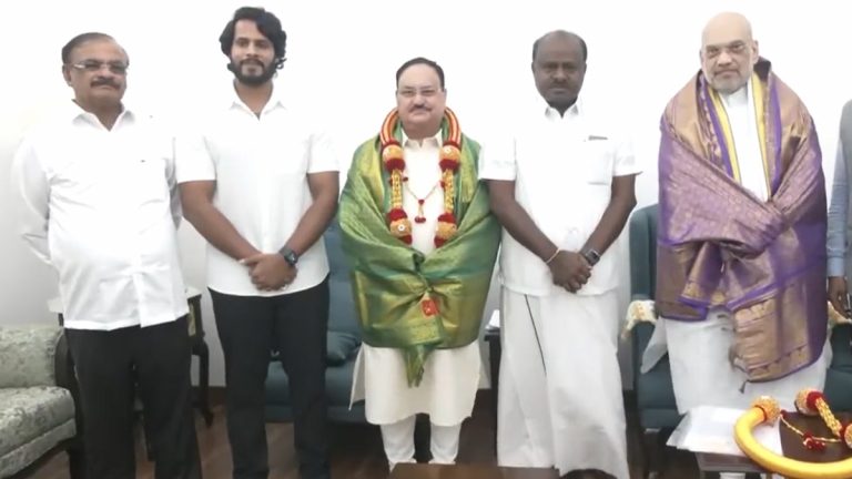 Kumaraswamy Meets HM Amit Shah: వీడియో ఇదిగో, కేంద్ర హోంమంత్రి అమిత్ షాతో భేటీ అయిన కుమారస్వామి అధికారికంగా NDAలో చేరనున్న JDS